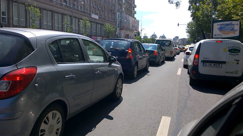 Circulație bară la bară în centrul Bucureștiului în zi de duminică