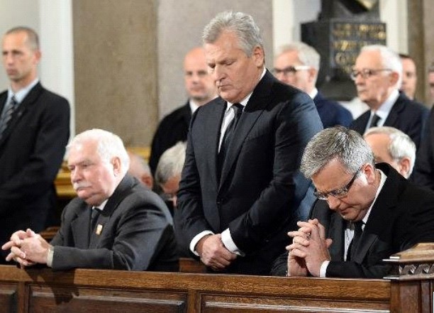 Lech Walesa şi preşedintele Komorowski, la slujba în memoria lui Wojciech Jaruzelski
