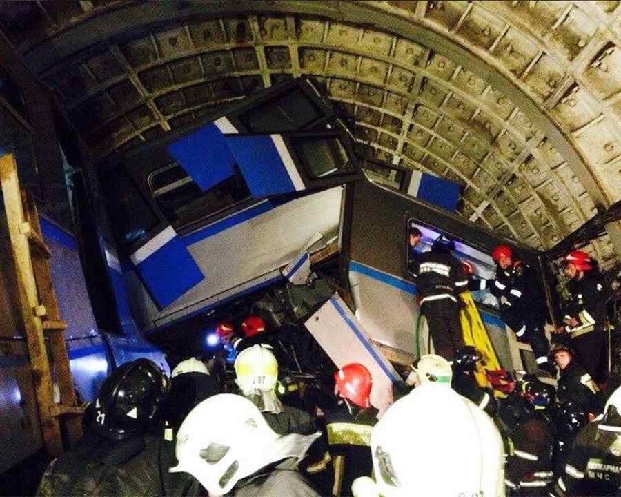 Doi suspecţi, arestaţi în urma deraierii metroului din Rusia