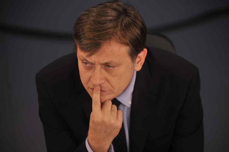 Misterios Crin Antonescu. Zice că el nu a condus România…