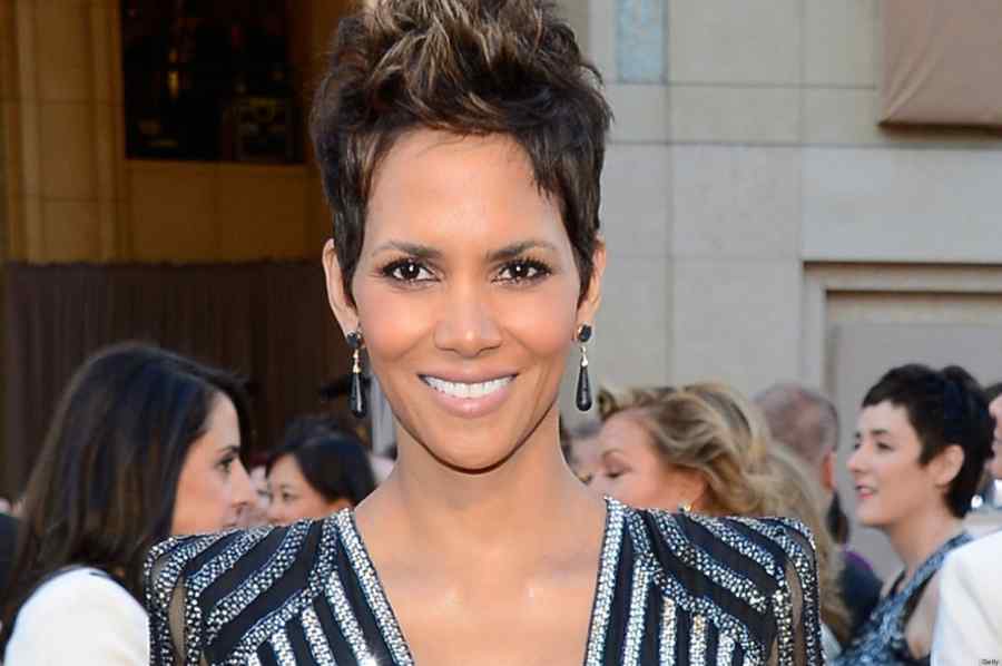 Halle Berry şi Bill Clinton cred în existenţa extratereştrilor