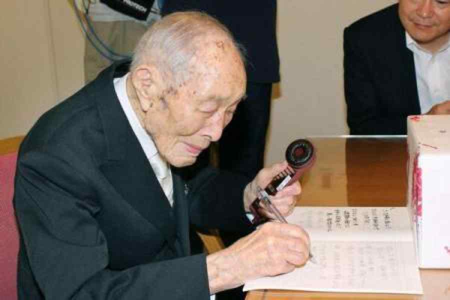 El este cel mai în vârstă bărbat din lume