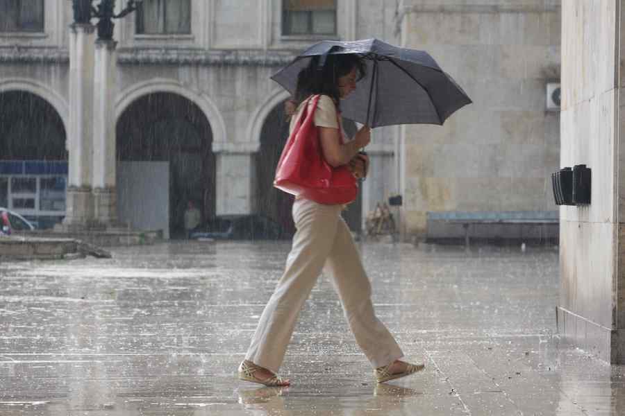 Avertizare meteo de ploi și vijelii