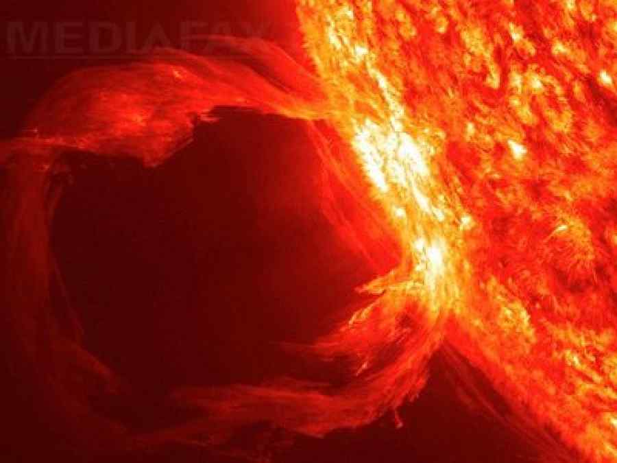 Două furtuni solare lovesc Pământul vineri