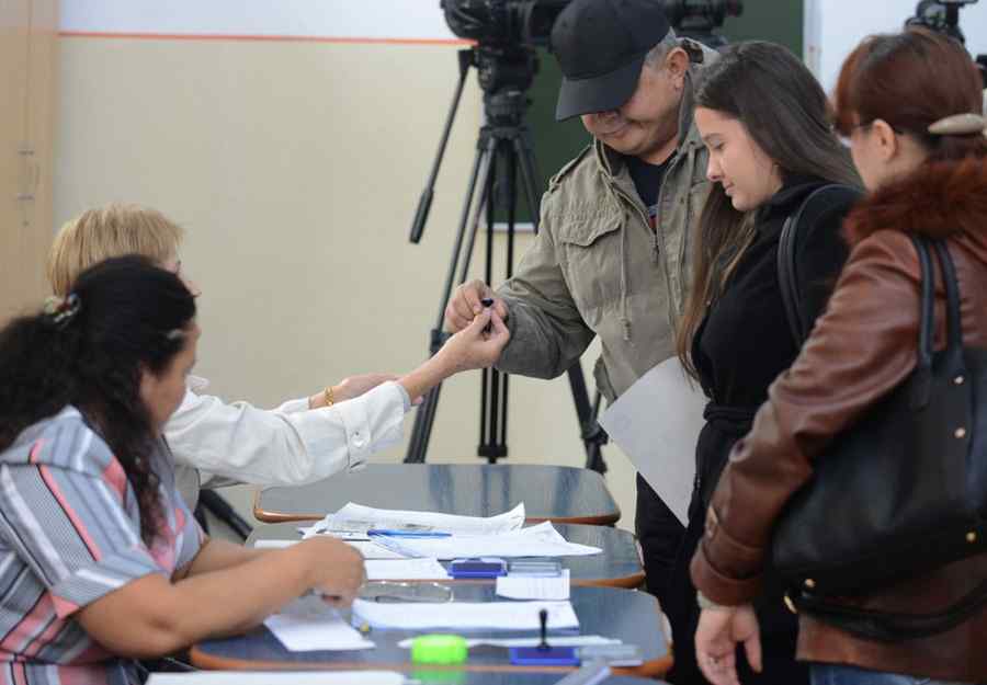 Câți români au votat până la ora 19.00