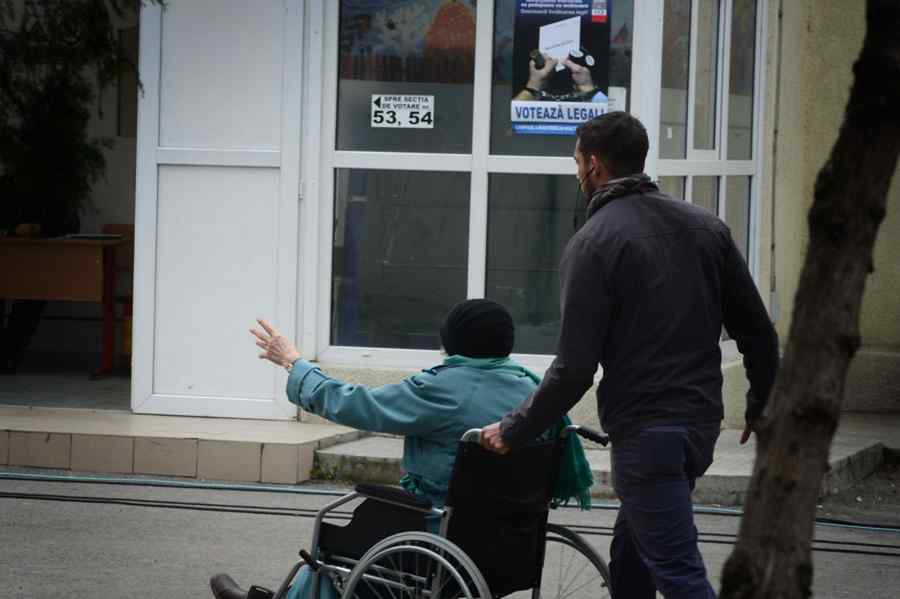 Turism electoral masiv de la primele ore ale dimineţii