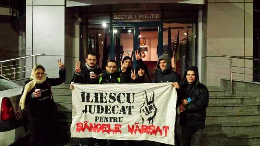 Cine este tânărul care i-a strigat „Criminalule!” lui Ion Iliescu