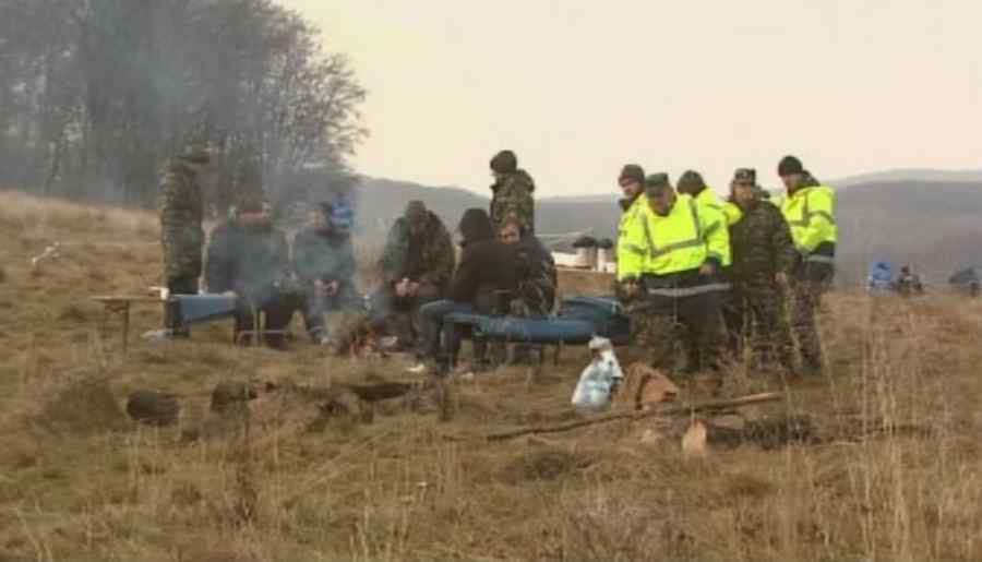 Epava elicopterului prăbuşit, dusă la Câmpia Turzii
