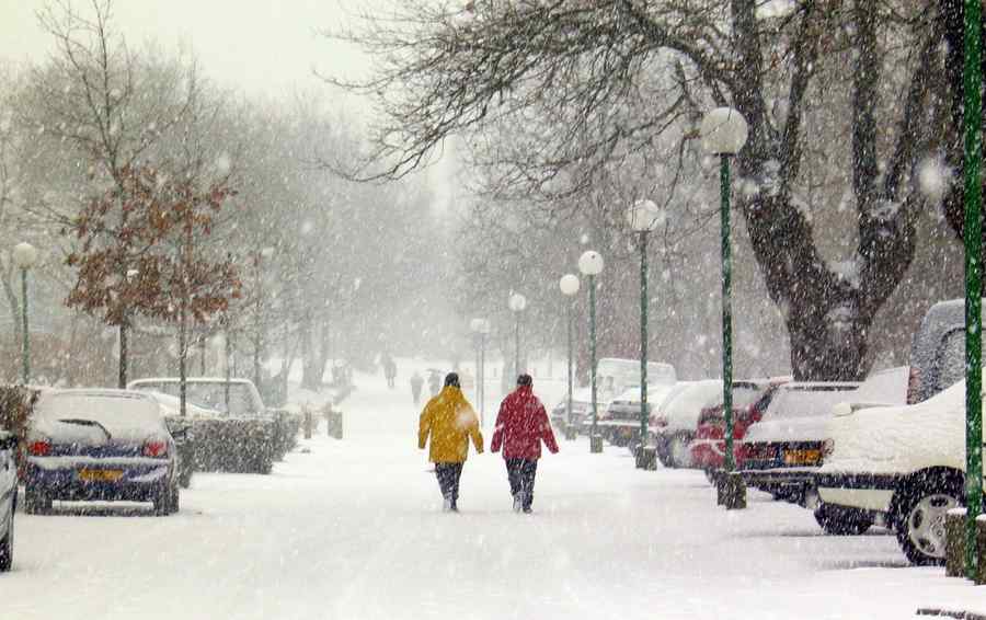 Vremea se răcește accentuat. Vor fi depuneri de zăpadă