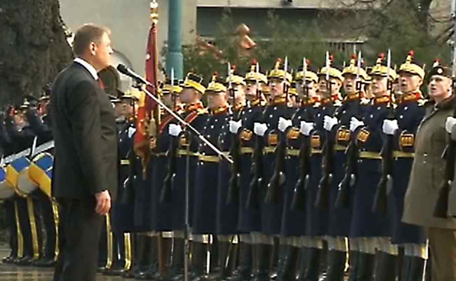 Iohannis este eroul momentului, dar puterile sale sunt limitate