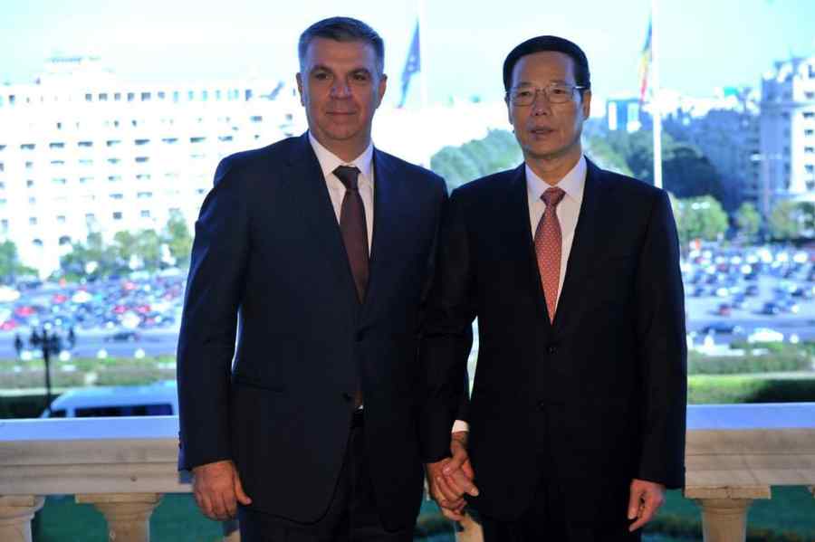 Valeriu Zgonea se apără cu George W. Bush