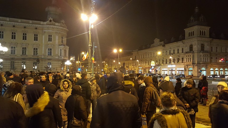 “București, rezistă București”!/ “Rezistăm, nu cedăm!”