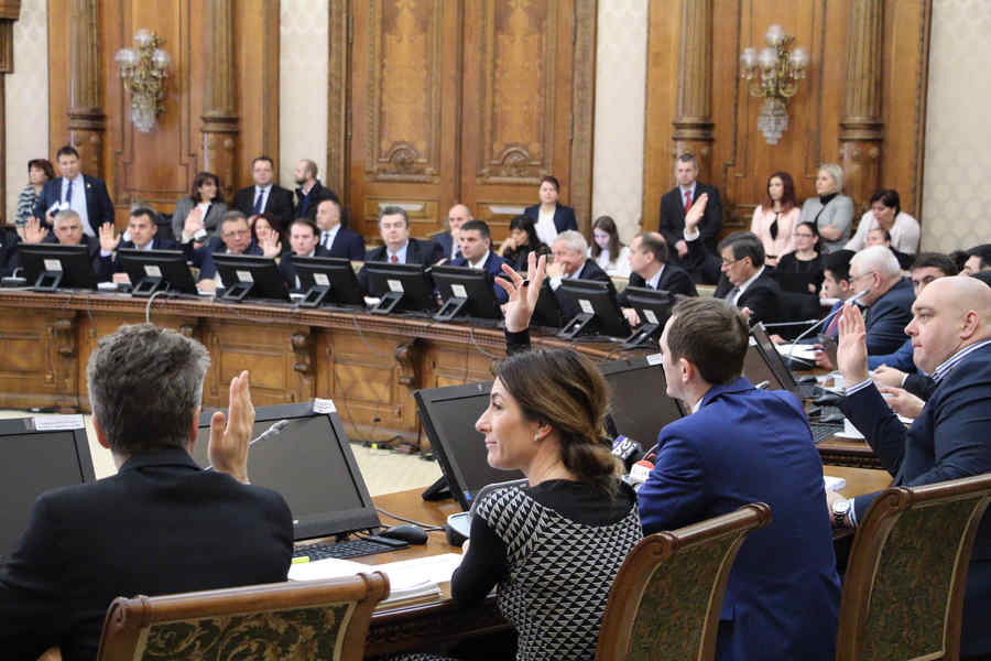 Se pune în scenă audierea miniștrilor