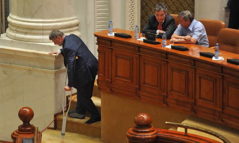 Verestoy Attila, în cârje la învestirea Cabinetului Ponta