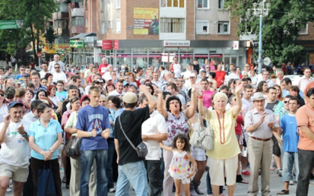 Mitinguri de protest la Hunedoara din cauza fraudării alegerilor