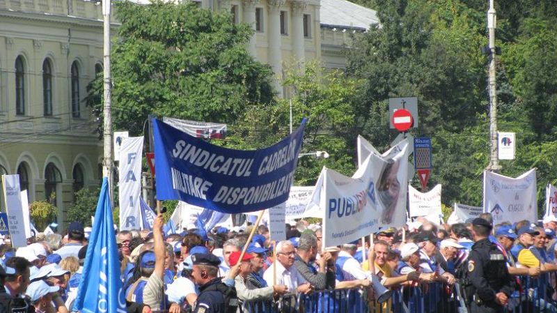 Miting al militarilor disponibilizați: „Te aşteaptă nava Rahova!”