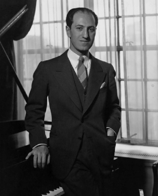 Pe aripile Rapsodiei Albastre