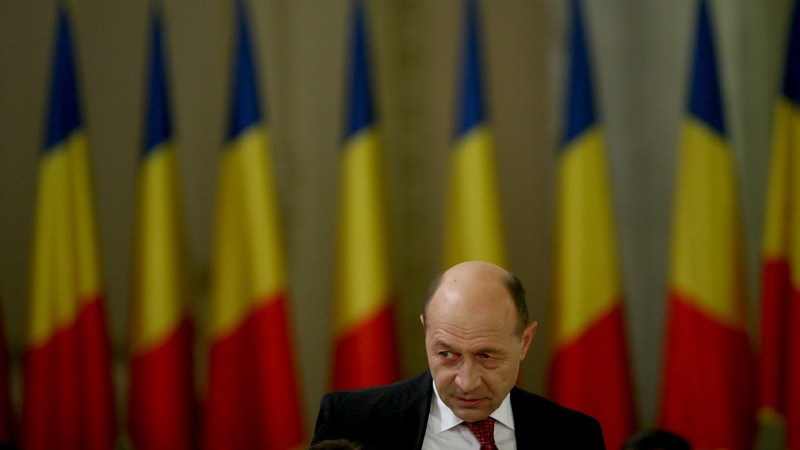 Băsescu caută țapi ispășitori pentru distrugerea imaginii României