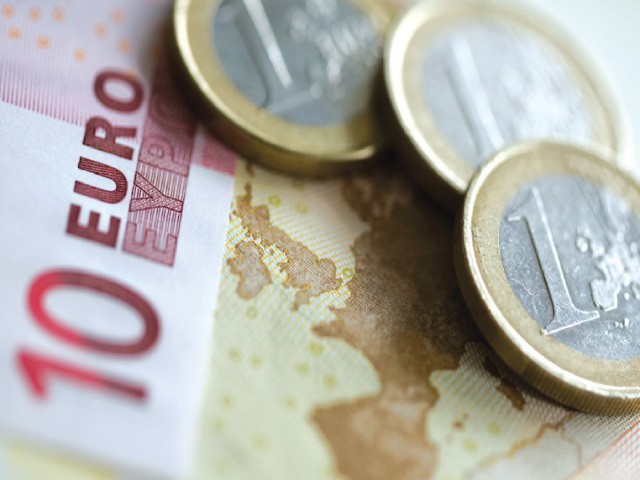 Ofiţerul Mihai Curt, de la IPJ Cluj, reţinut de DNA pentru că a primit 5.000 de euro şi 3.500 de lei