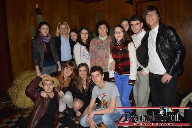 Elevi-actori din Târgu Jiu, laureaţi ai Festivalului de Teatru Francofon din Pecs