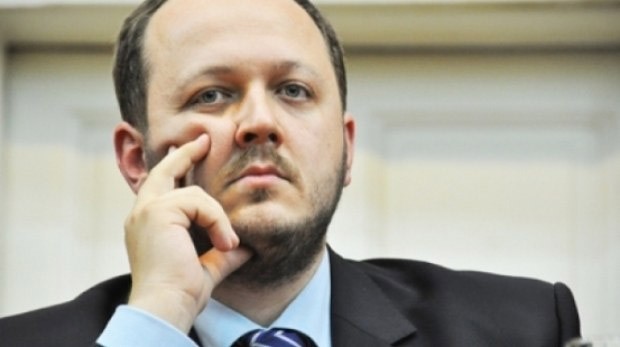 Adrian Papahagi a minţit iarăşi că nu a primit bani de la ICR