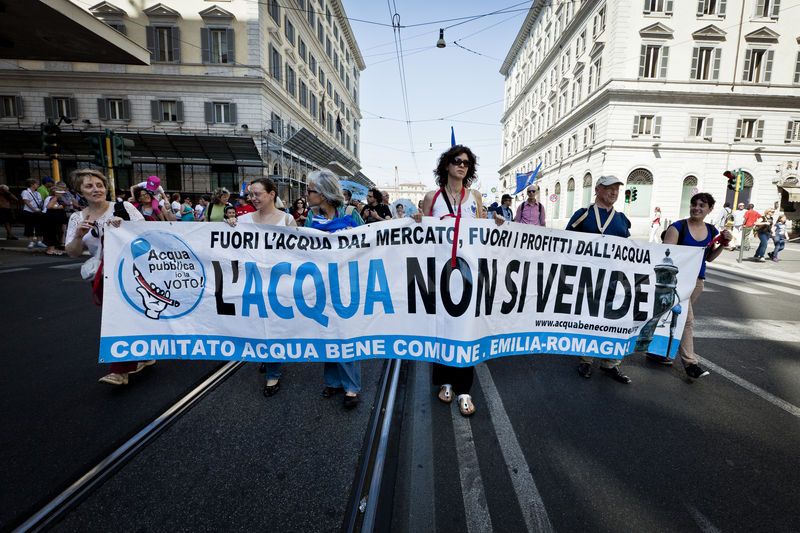 Bruxelles a renunţat la concesionarea surselor de apă din UE
