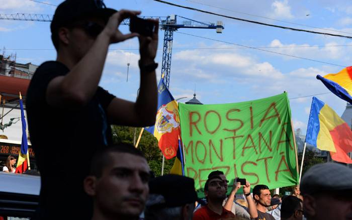 Le Monde: Românii contestă o clasă politică ce nesocotește interesul public