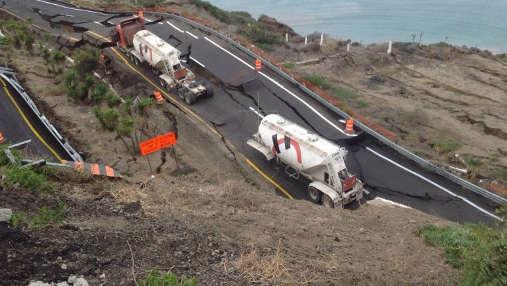 O autostradă suspendată s-a prăbușit în Mexic