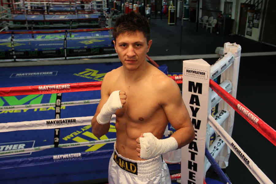 Boxerul român Ronald Gavril a câștigat centura de campion