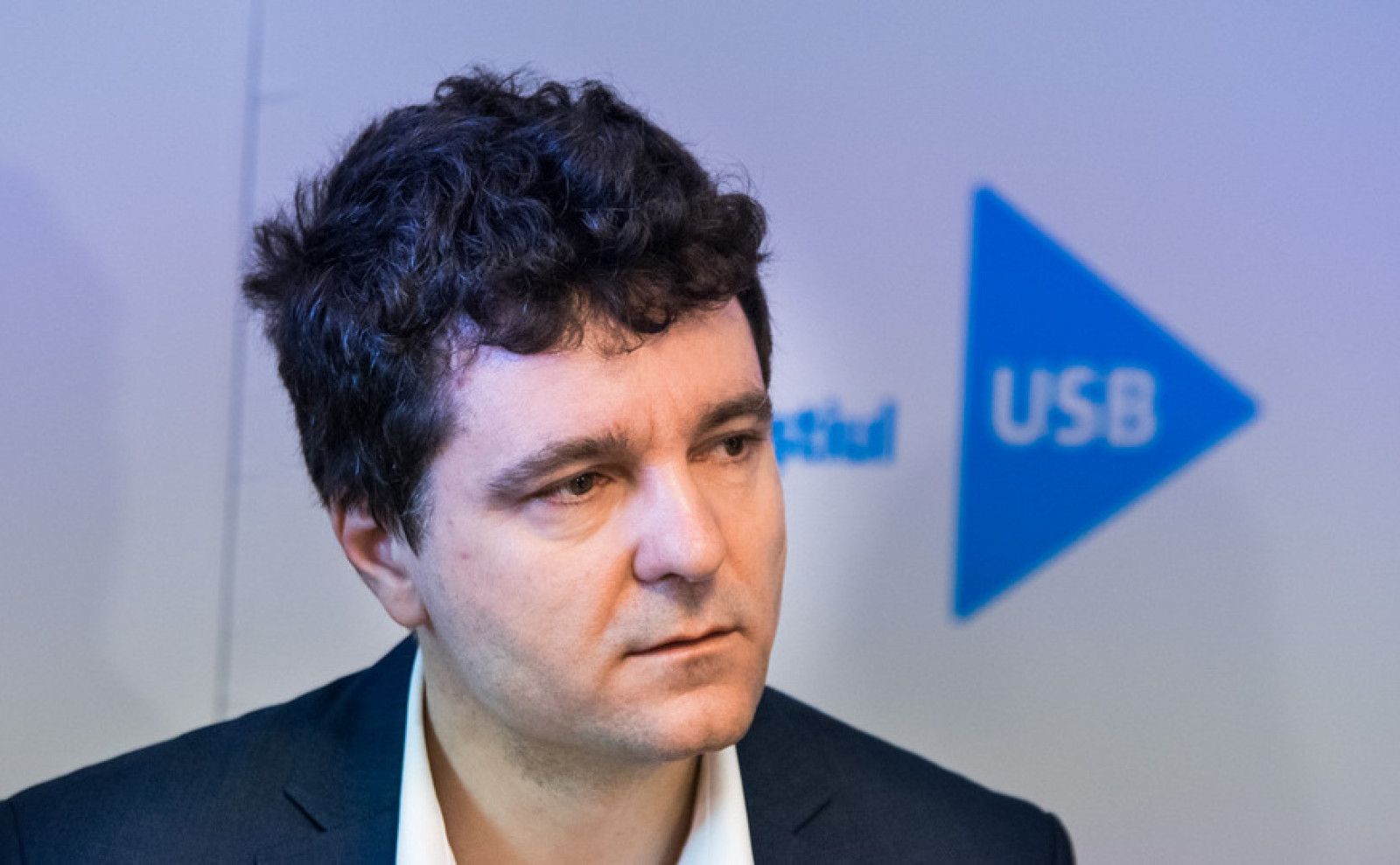 USR, amendată pentru afişaj ilegal la sediul de campanie