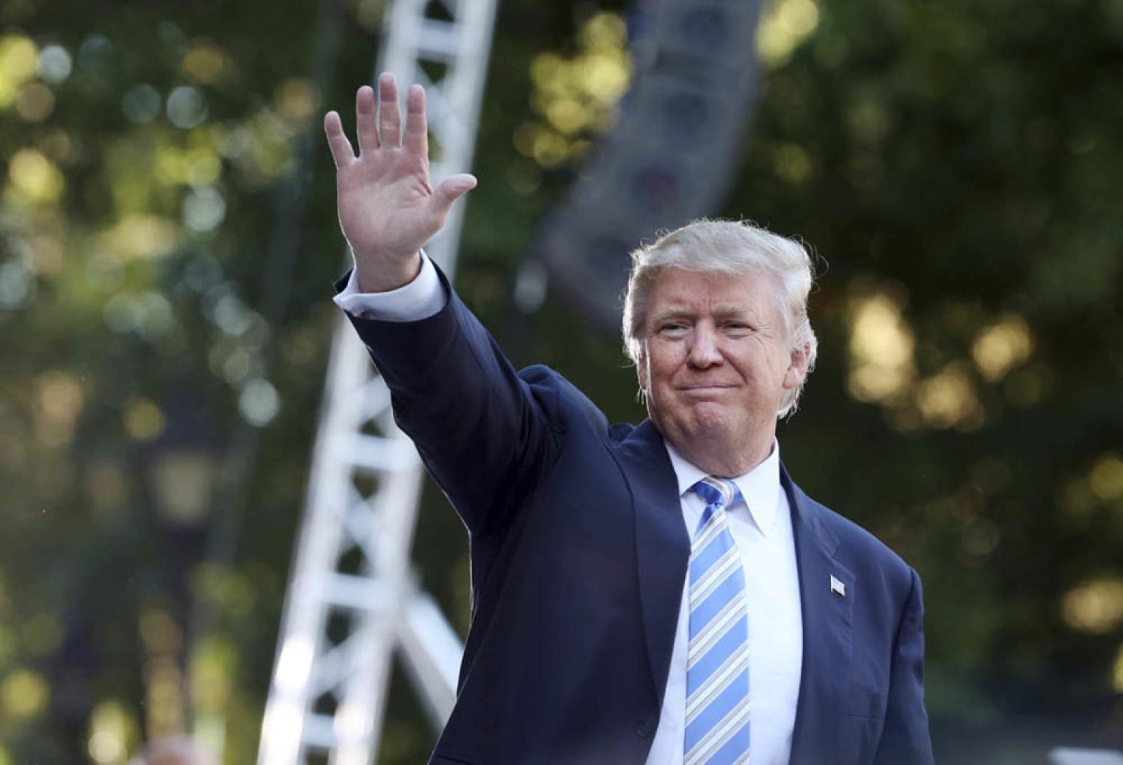 Șeful CIA și procurorul general în era Trump