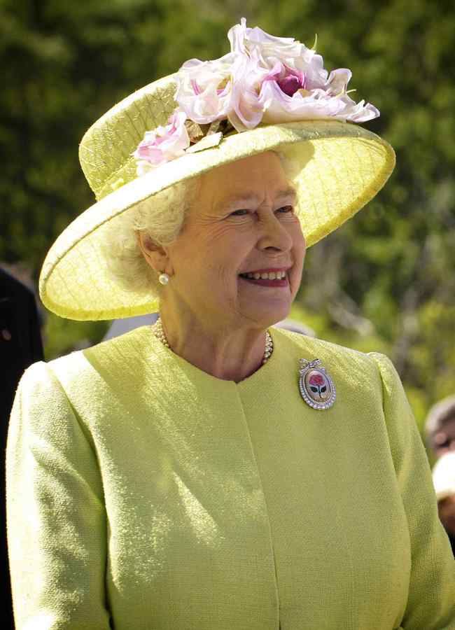 Regina Elizabeth și-a dat acordul pentru relația prințului Harry