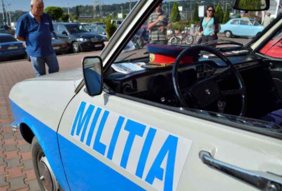 Urmașii milițienilor învârt ceasul istoriei