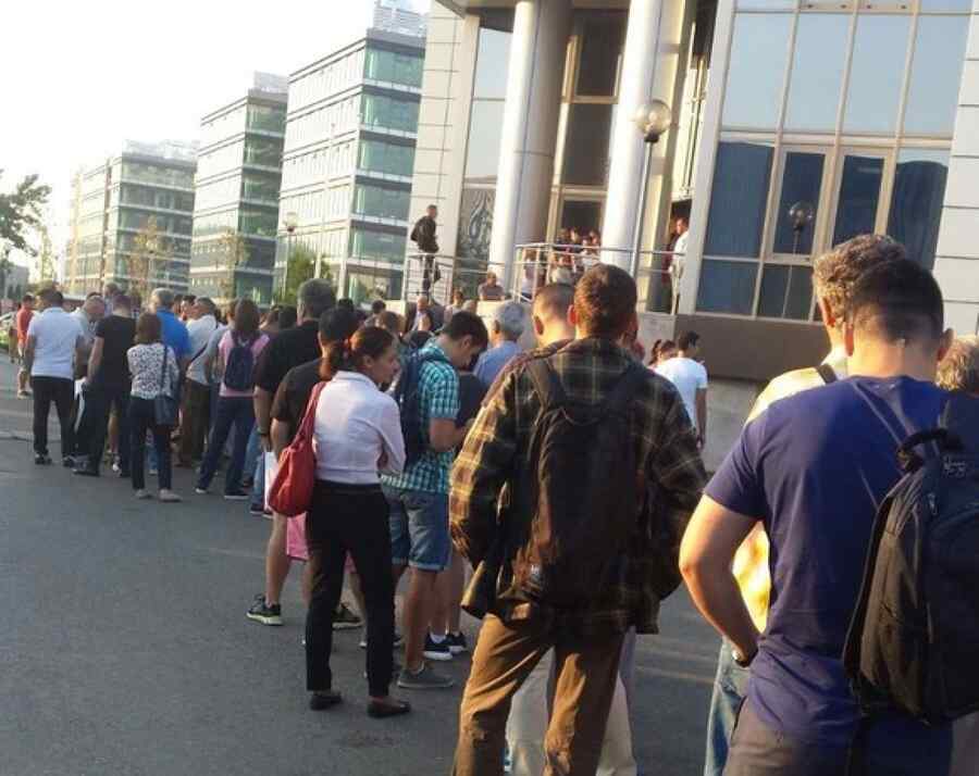 Permisele de conducere ale românilor, fabricate în Canada