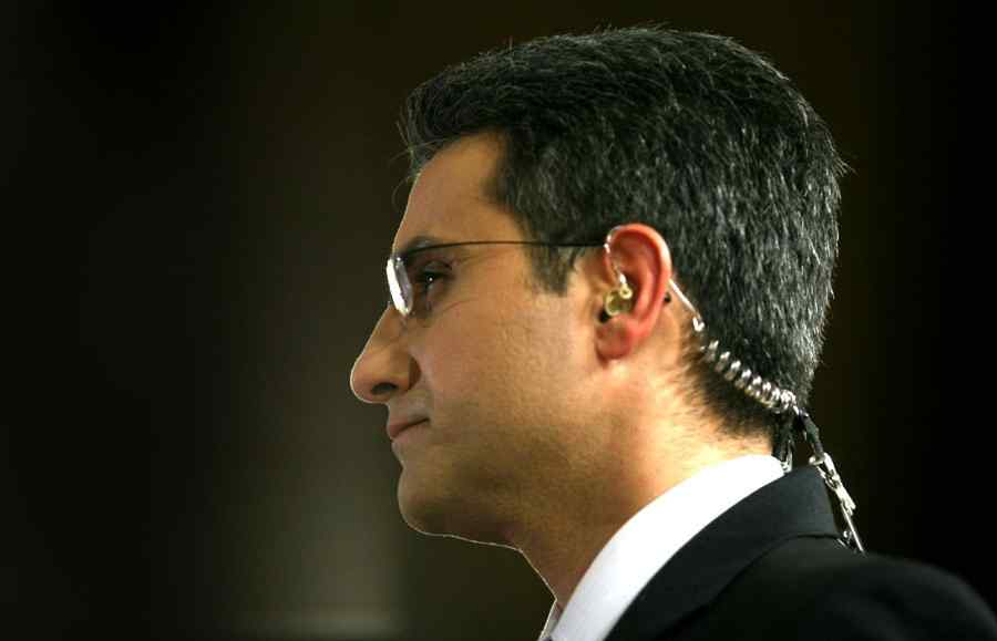 Ce jocuri face Robert Turcescu?