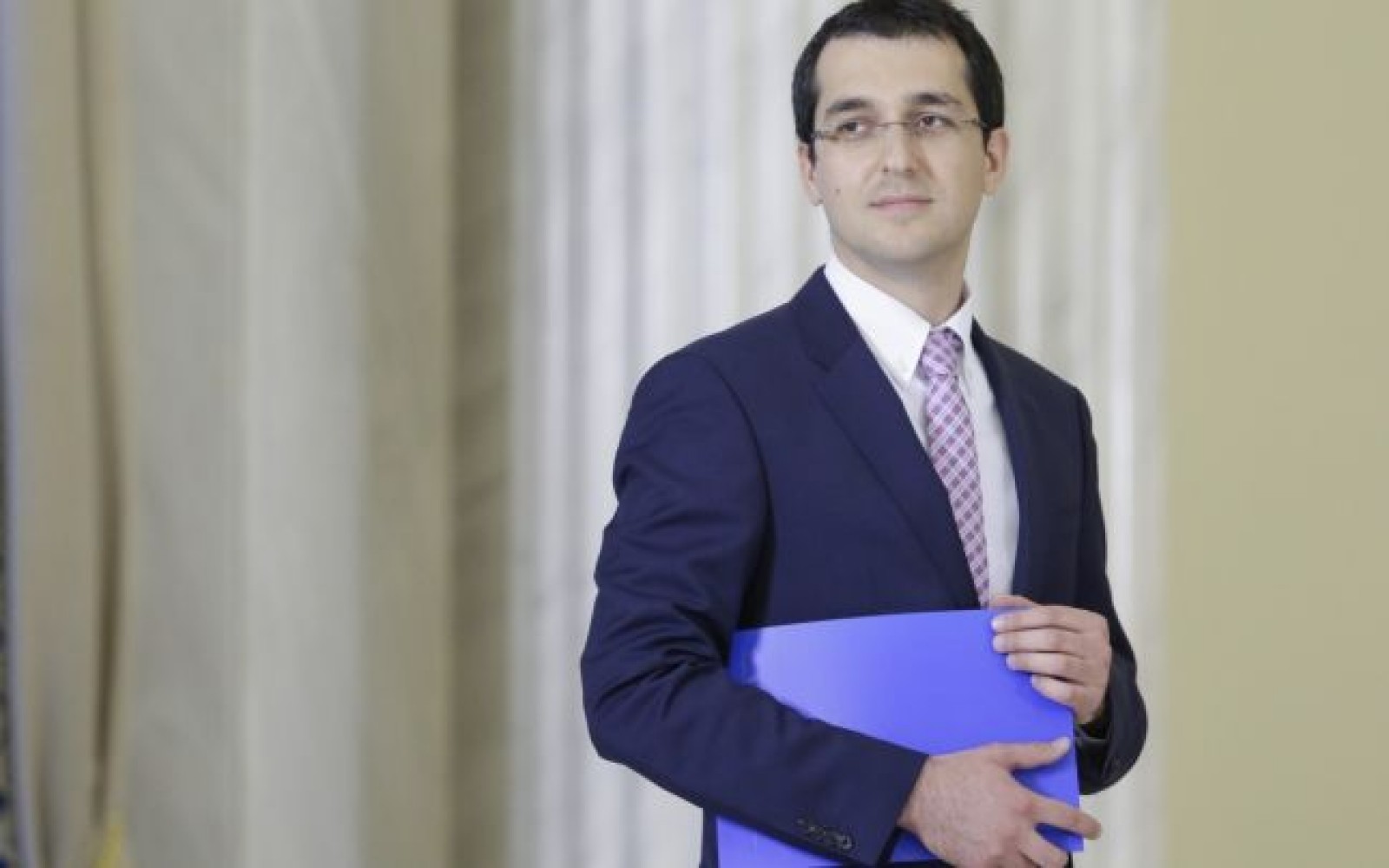 NUMAI DOUĂ ÎNTREBĂRI pentru Vlad Voiculescu