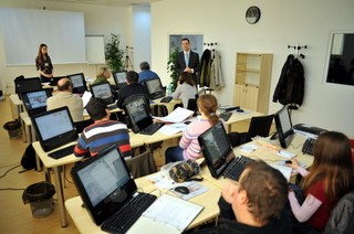 Profesia: trainer. Salariu: între 3.000 şi 8.000 de euro pe lună