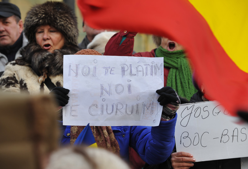 Un nou protest împotriva Puterii în Piața Universității: „Asta-i ţara noastră, nu hoţia voastră!”