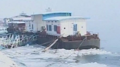 Haos pe Dunăre. Nave scufundate şi vase părăsite pe fluviul îngheţat