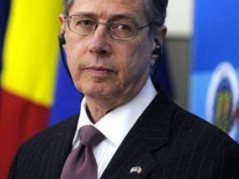 Ambasadorul SUA la București s-a recules la mormintele străbunicilor din Botoșani