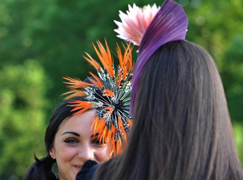Parada  pălăriilor de Ziua Regalităţii