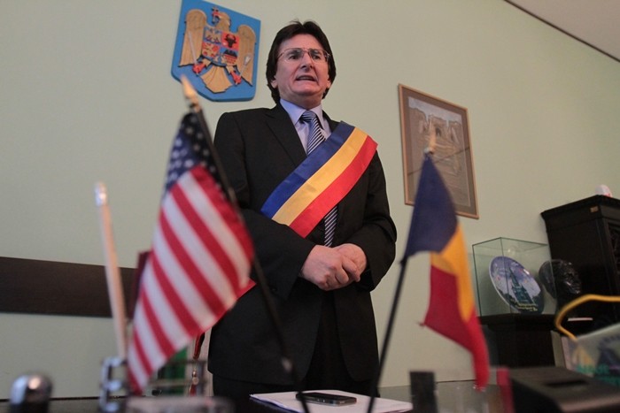 Primarul Timişoarei tremură de frica directorilor compromişi (I)