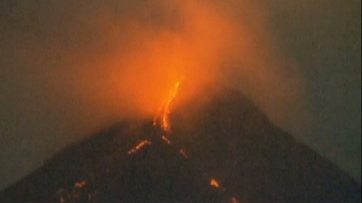 Alertă în Guatemala: Vulcanul Fuego erupe
