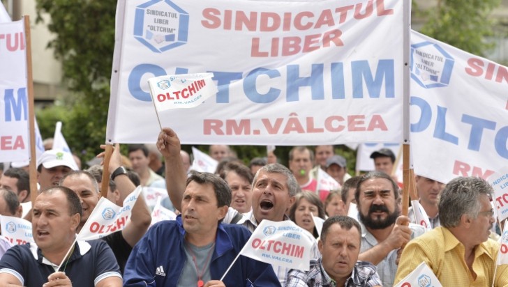 Salariaţii Oltchim Râmnicu Vâlcea au suspendat protestele