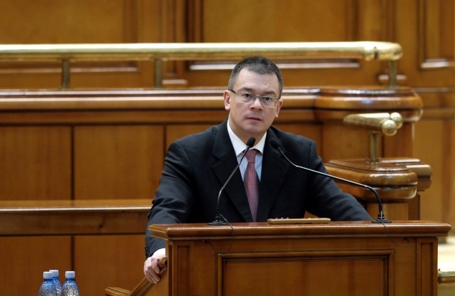 Adversarul lui MRU, şicanat de DNA