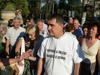 ActiveWatch condamnă evacuarea senatorului Ghişe de la recepţia de Ziua Naţională