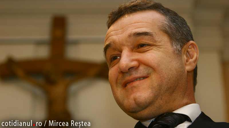 Becali: Băsescu – pârâcios, Macovei – diavoliţă