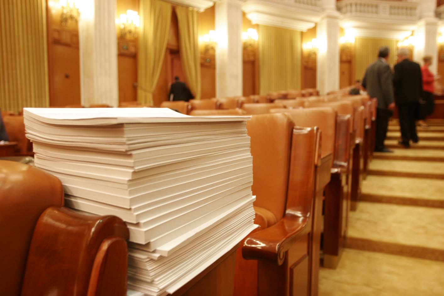 Nicuşor Dan depune plângere penală pentru fals