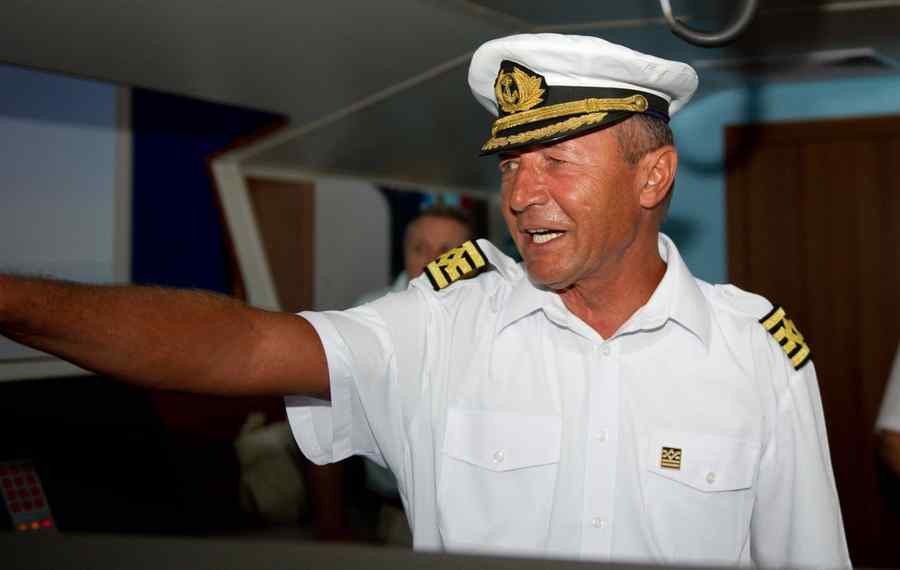 Băsescu îi vrea pe români la Canal