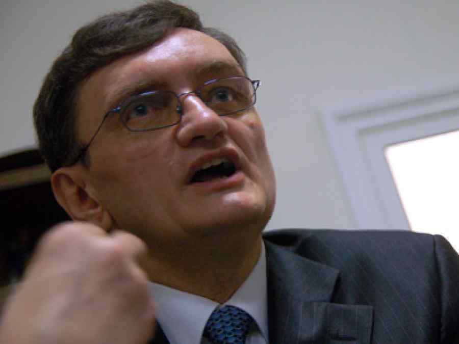 „Am cerut Parlamentului revocarea lui Ciorbea ca Avocat al Poporului, este sluga lui Ponta”